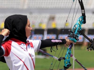 Οι αθλήτριες στο Παμπελοποννησιακό με τη...