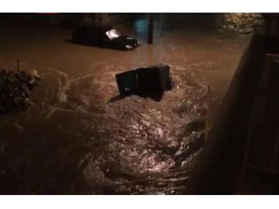 Νεροποντή μετέτρεψε σε ποτάμια τους δρόμ...