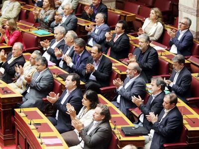 Βουλευτές ΠΑΣΟΚ: Βελτιώστε τα προνοιακά επιδόματα
