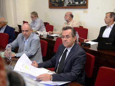 Στουρνάρας σε Νικολόπουλο: Όποιον θέλω θ...