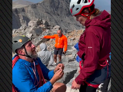 Συγκινητική πρόταση γάμου στην κορυφή του Ολύμπου 