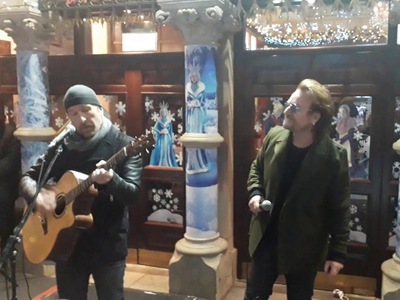 Οι U2 τραγουδούν για τους άστεγους του Δ...