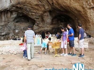 Ναύπακτος: Πλήθος προσκυνητών στον Αϊ Νι...