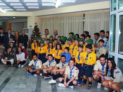 Με ευχές, στολίδια και τραγούδια γέμισε ...