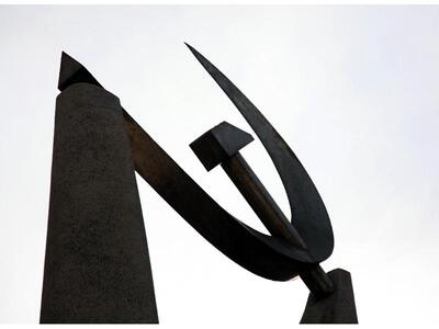 KKE: Δεν υπάρχει ενδιάμεσος δρόμος για τ...