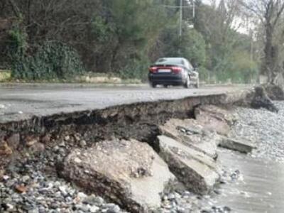 Μεσσηνία: Η θάλασσα «έφαγε» 2 μέτρα δρόμο