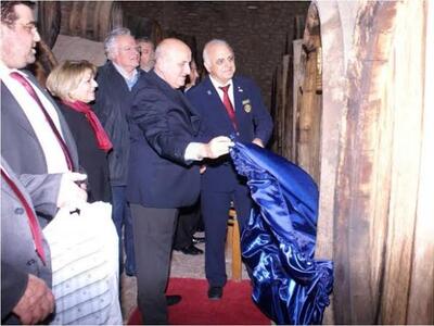 Η στιγμή των αποκαλυπτηρίων 