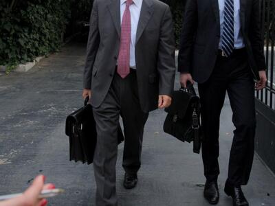 Η τρόικα είναι και πάλι εδώ! Επιστροφή α...