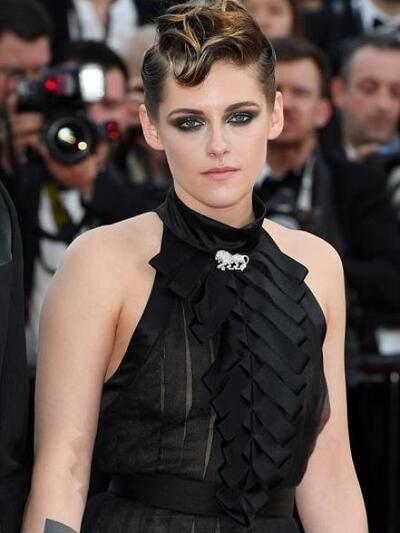 ΚΡΙΣΤΕΝ ΣΤΙΟΥΑΡΤ ΜΕ TOTAL OUTFIT CHANEL