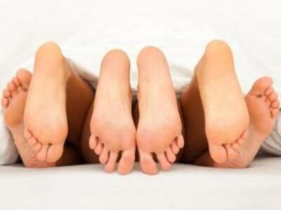 Η πρότασή του για ερωτικό τρίγωνο τους ο...