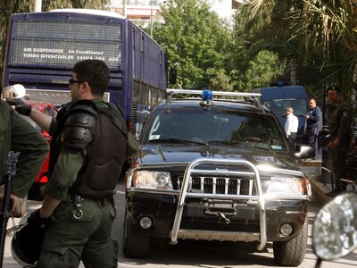 Ψάχνουν στον Καρέα για γιάφκα του Επανασ...