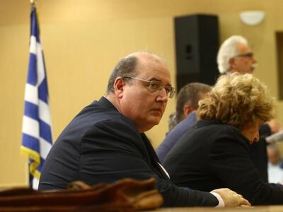 Με αιχμές και δάκρυα αποχώρησε ο Φίλης-Σ...