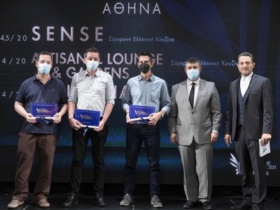 Τα Βραβεία της Αθήνας παρέλαβαν οι Δημήτ...