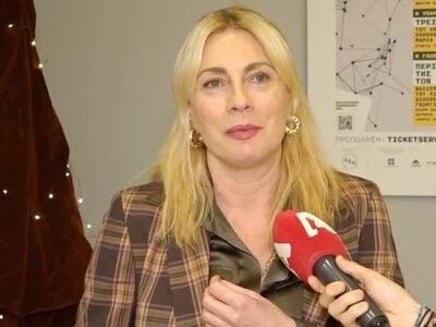 Σμαράγδα Καρύδη: «Είχα την περούκα της Ν...