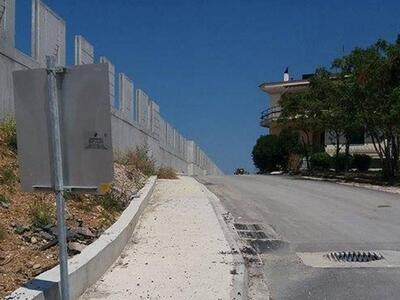 Τελικά τα "τείχη" του Δρεπάνου...