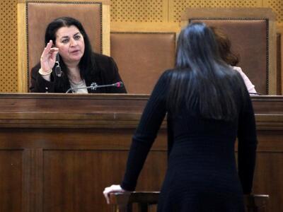 Δίκη Χρυσής Αυγής: «Βομβαρδισμός» ερωτήσ...