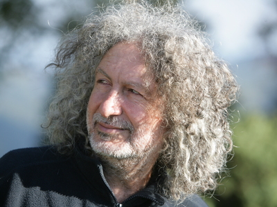 Στη φωτ. ο συνθέτης Γιώργος Καζαντζής.