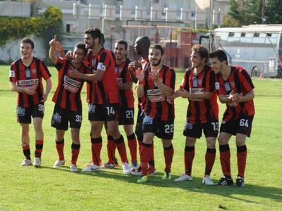 Όλα "κοκκινόμαυρα"! Η Παναχαϊκ...