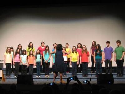 Η Παιδική χορωδία της Πατραϊκής Μαντολιν...