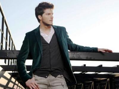 Ο Λούκας Γιώρκας μιλά για τη σχέση του μ...