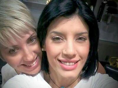 Οι αδελφές που μεγάλωσαν με το βλέμμα στ...