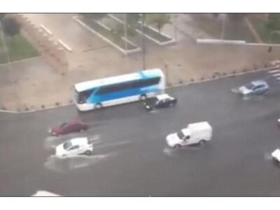 Δεκαπέντε λεπτά δυνατής βροχής προκάλεσα...