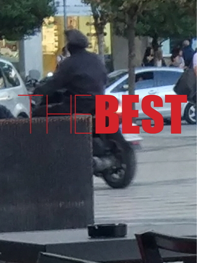 Ανήσυχος διέσχισε την πλατεία...