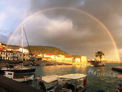 ΔΕΙΤΕ το μαγευτικό ουράνιο τόξο της Ναυπ...