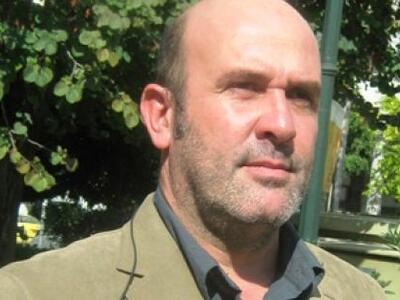 Τους έδειχνε το δρόμο…  του ζητούσαν δρόμους….