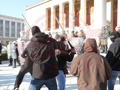Xαμός έξω από την  κατειλλημένη Πρυτανεί...