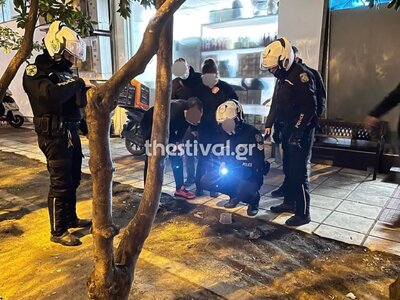 Θεσσαλονίκη: Πυροβόλησε έξω από κατάστημ...