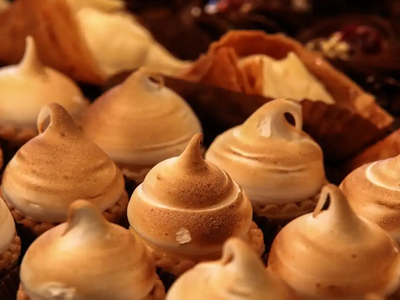 Εορτολόγιο: Ποιοι γιορτάζουν σήμερα 16 Α...