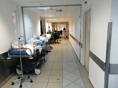 Πάτρα: Γέμισαν ράντζα οι διάδρομοι του ΠΓΝΠ -ΦΩΤΟ