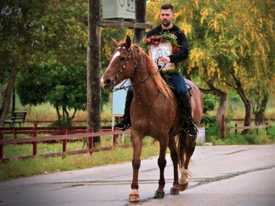 Ο μοναχικός καβαλάρης που αναβίωσε το έθ...