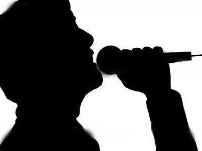 Σοκ: Έλληνας τραγουδιστής έγκλειστος σε ...