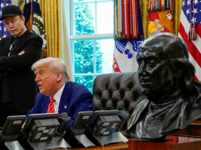 Ο Τραμπ αποχαιρετά μετ’ επαίνων τον Μασκ...