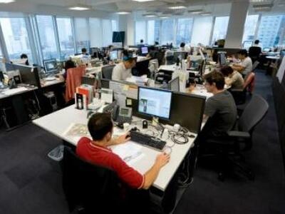 Ξυλοδαρμός δημοσιογράφου από μπράβους μέ...