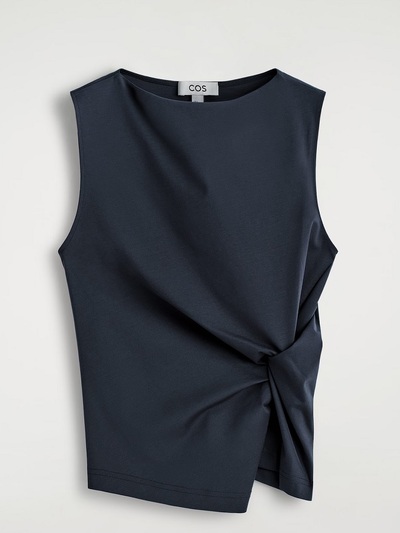 Κομψό τοπ και ασορτί φούστα με ντραπέ λεπτομέρειες