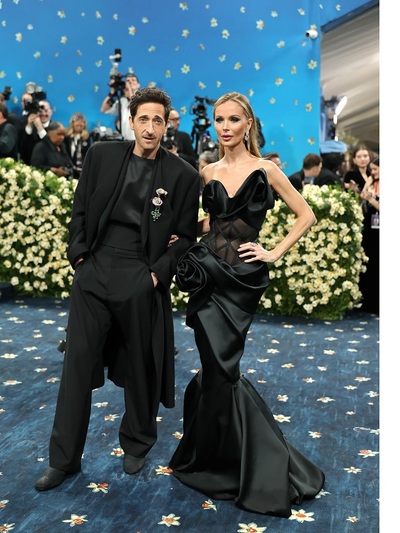 Αντριεν Μπρόντι με Dolce e Gabbana και...