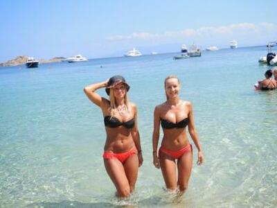 Οι «καυτές» αδερφές Παντελιδάκη σε κάνου...