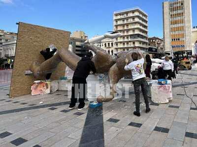 Πάτρα: Φτιάχνουν μπάστακα στην πλατεία Γ...