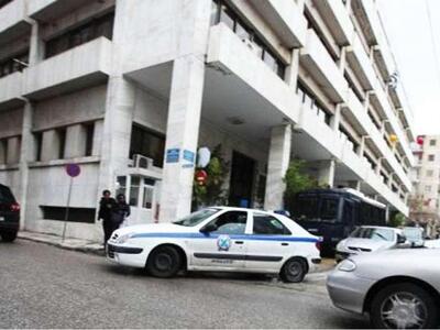 Πάτρα: Άγνωστος έκλεψε έξι βρύσες από το...