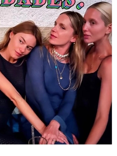 Στις Σπέτσες με Ευγενία Νιάρχος και Μαρία Ολυμπία