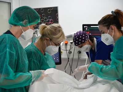 Κορωνοϊός: 18.605 νέα κρούσματα- Δεν πέφ...