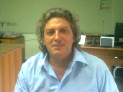 Ο γιατρός Δημήτρης Σπανόπουλος στηρίζει ...