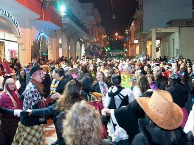 Η Πάτρα γιορτάζει την Τσικνοπέμπτη - Παν...