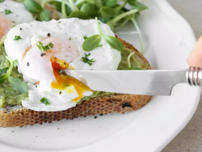 Φτιάχνουμε τα τέλεια αυγά ποσέ με 2 τρόπους