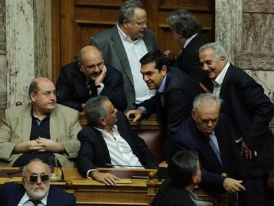 Χωρίς απώλειες για την Κυβέρνηση πέρασαν...