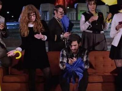  Πώς θα ήταν η σειρά «Φιλαράκια» αν γυρι...