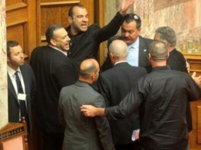 ΑΙΣΧΟΣ: Η ναζιστική προσφώνηση "Χάι...